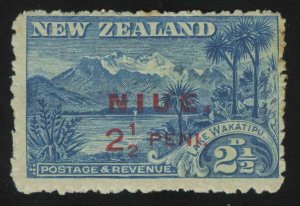 1915. Ниуэ. Озеро Вайкапу. Надпечатка на марке Новой Зеландии. 2½/2½PENI/P