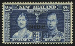 1937. Ниуэ. Коронация. Король Георг VI и королева Елизавета. Надпечатка “NIUE” на марке Новой Зеландии, 2½P