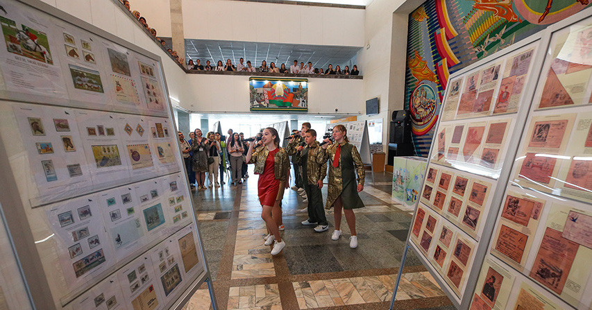 Коллекции из семи стран представлены в Бресте на филателистической выставке для детей и молодежи