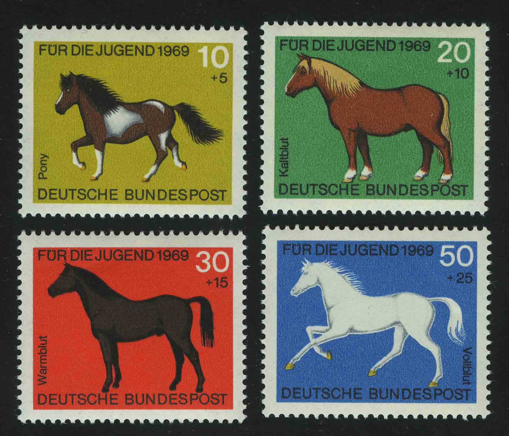 Лошадка марка. Марки лошади. Лошади на почтовых марках. Бренд с лошадью.